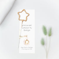Bengala en forma de estrella con tarjeta personalizada de la colección Cigüeña para bautizo