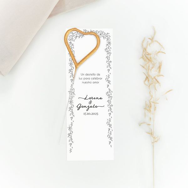 Bengala en forma de corazón con tarjeta personalizada de la colección Bosque Secreto para boda