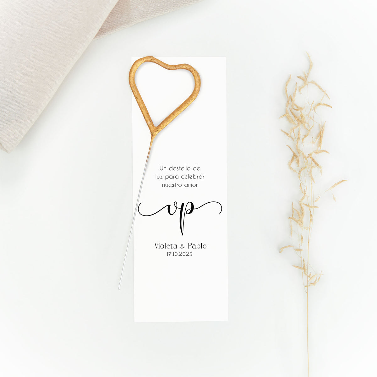 Bengala en forma de corazón con tarjeta personalizada de la colección Eterna para boda