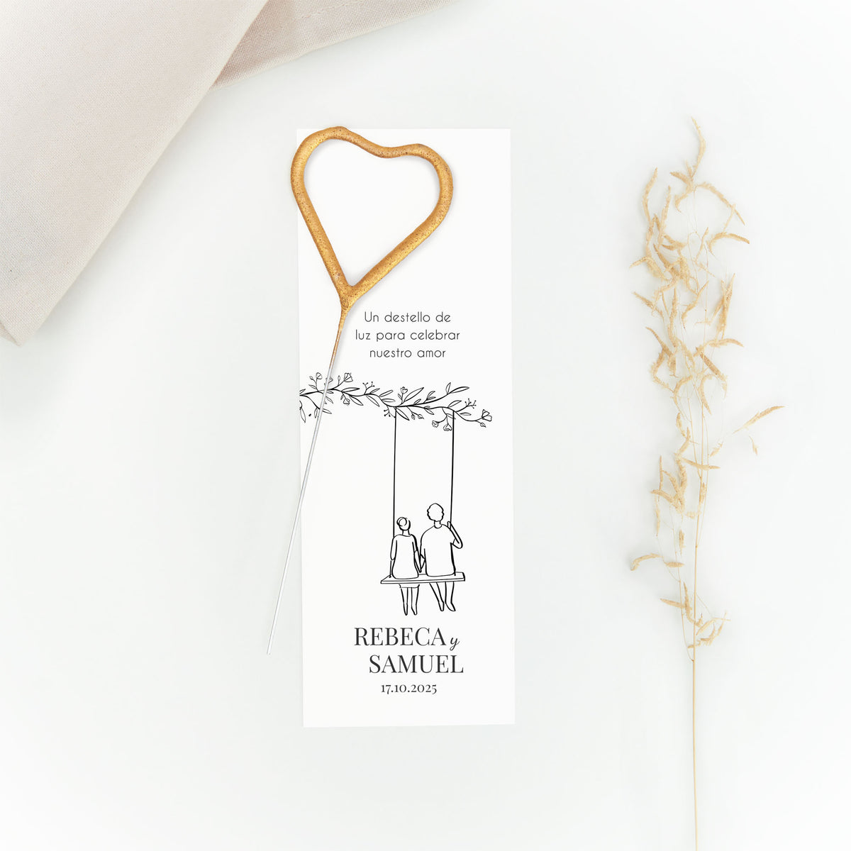 Bengala en forma de corazón con tarjeta personalizada de la colección Susurro para boda