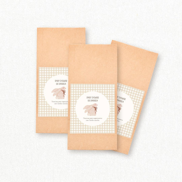 Bolsas de papel kraft personalizadas temática baby shower con pegatina y pinza de madera