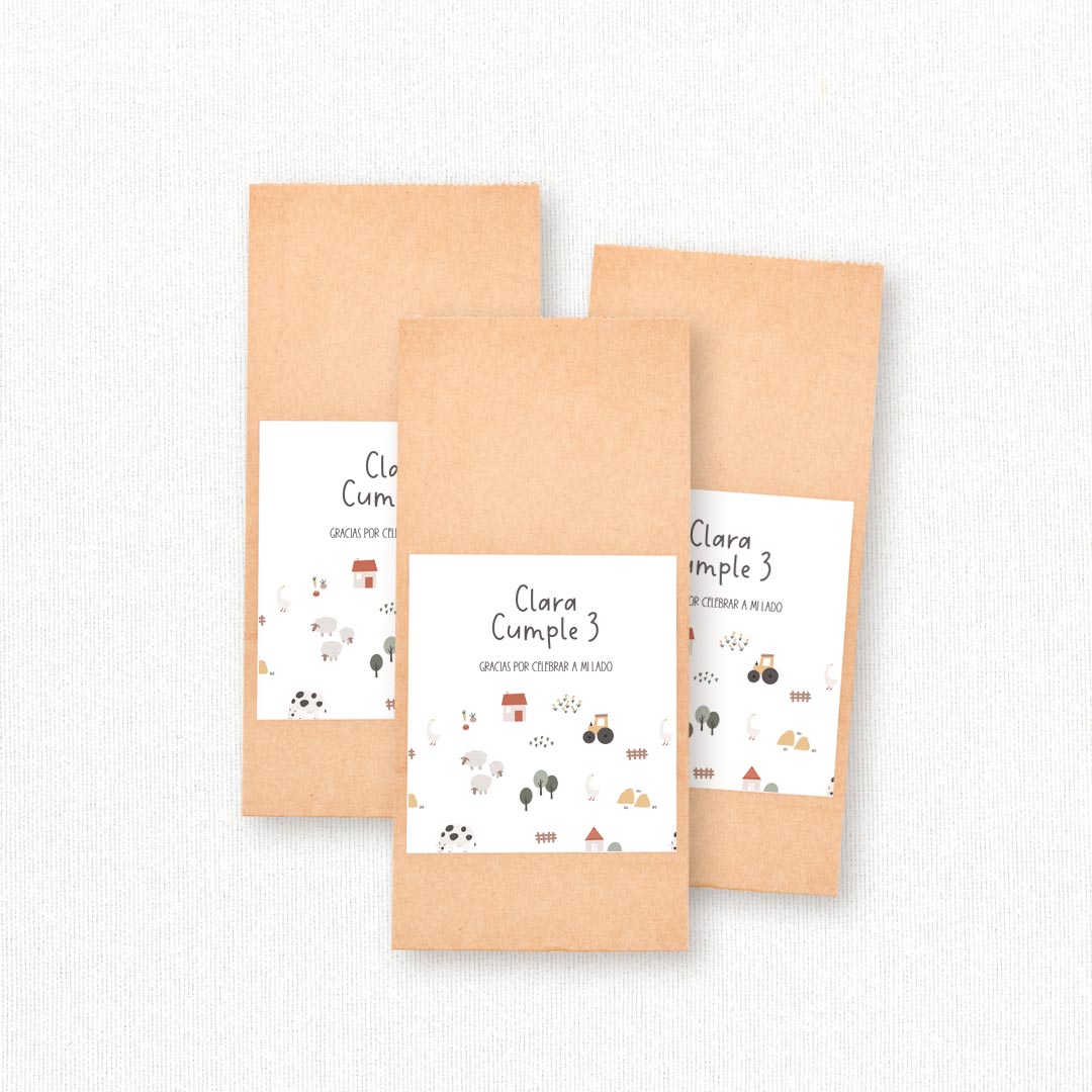 Bolsas de papel kraft personalizadas temática granja con pegatina y pinza de madera para detalles de cumpleaños infantil