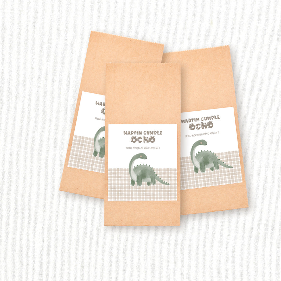 Bolsas de papel kraft personalizadas temática dinosaurio con pegatina y pinza de madera para detalles de cumpleaños infantil