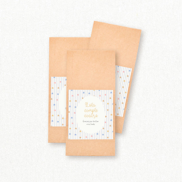 Bolsas de papel kraft personalizadas temática nubes y estrellas con pegatina y pinza de madera para detalles de cumpleaños infantil
