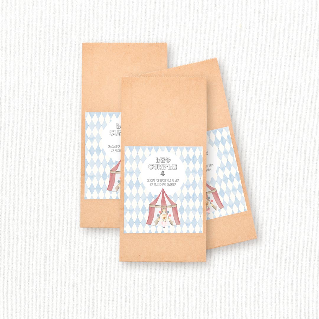 Bolsas de papel kraft personalizadas temática circo con pegatina y pinza de madera para detalles de cumpleaños infantil