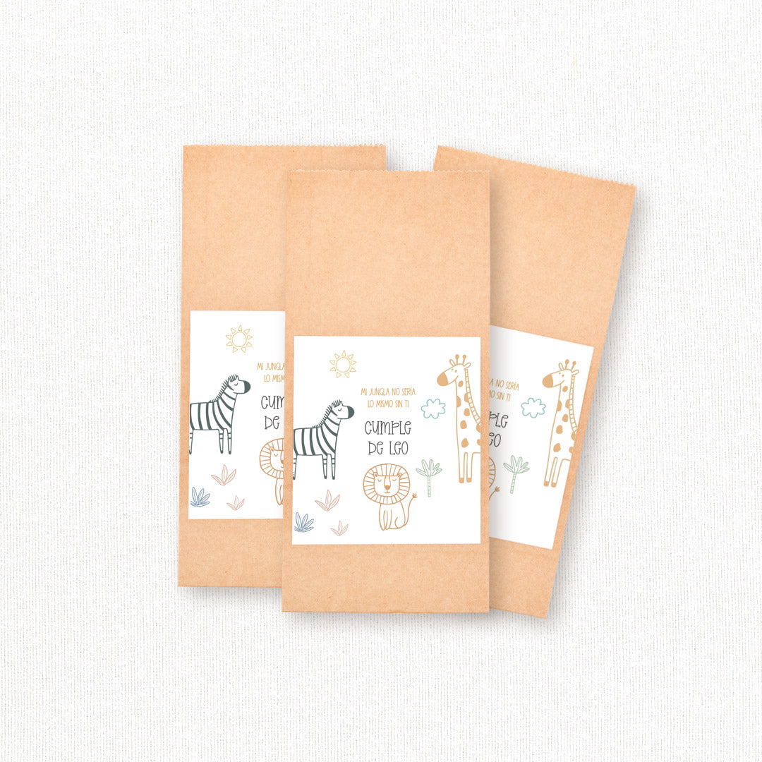 Bolsas de papel kraft personalizadas temática safari con pegatina y pinza de madera para detalles de cumpleaños infantil
