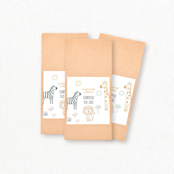 Bolsas de papel kraft personalizadas temática safari con pegatina y pinza de madera para detalles de cumpleaños infantil