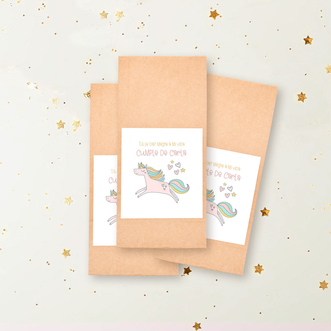 Bolsas de papel kraft personalizadas temática unicornio con pegatina y pinza de madera para detalles de cumpleaños infantil
