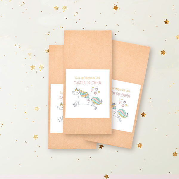 Bolsas de papel kraft personalizadas temática unicornio con pegatina y pinza de madera para detalles de cumpleaños infantil