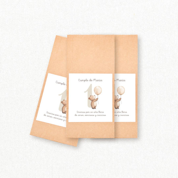 Bolsas de papel kraft personalizadas temática primer cumpleaños con pegatina y pinza de madera