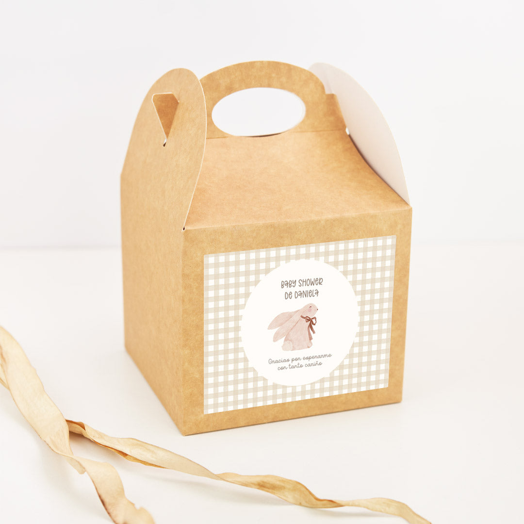 Caja picnic personalizada temática baby shower con asa y estampado vichy beige para chuches o detalles de la celebración