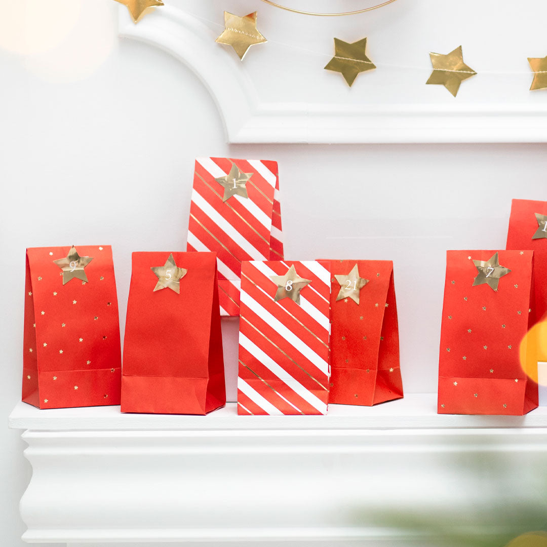 Kit de 24 bolsas de papel rojas con pegatinas doradas numeradas para calendario de adviento