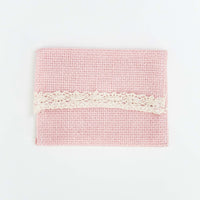 Cartera de yute en color rosa. 