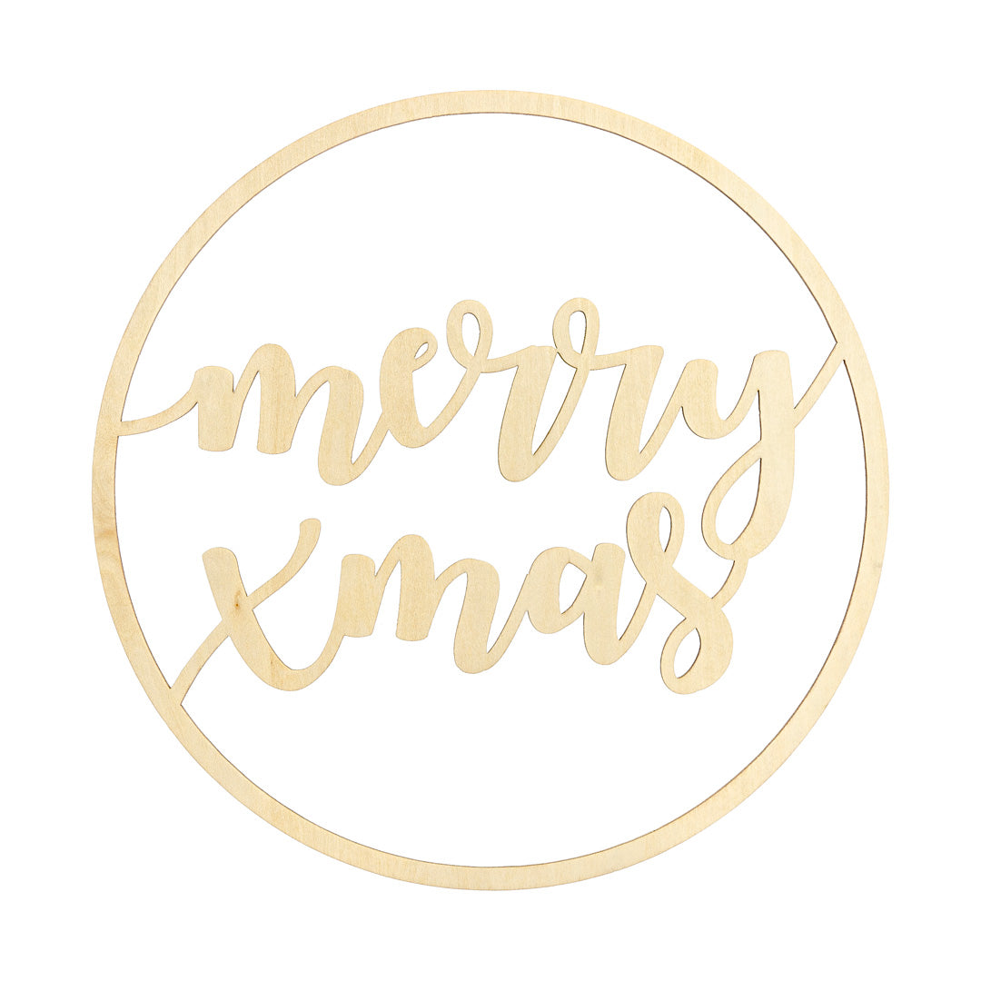 Detalle del colgante decorativo Merry Xmas de madera natural