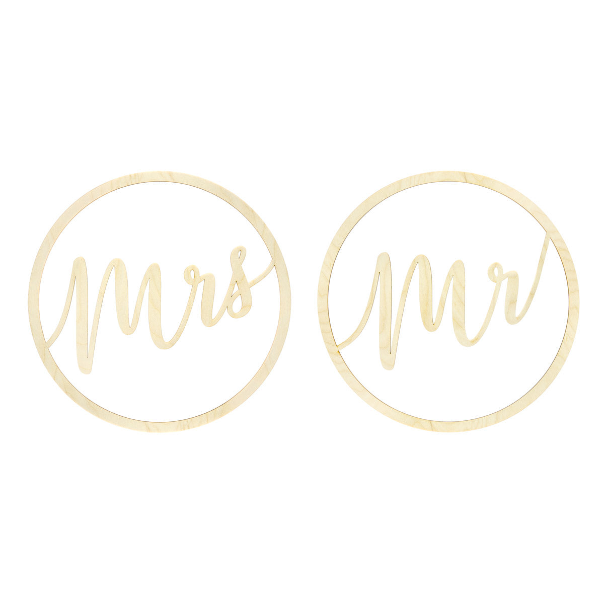 Detalle de colgante de madera con inscripción Mr o Mrs de 38 cm. Ideal para decoración de bodas.