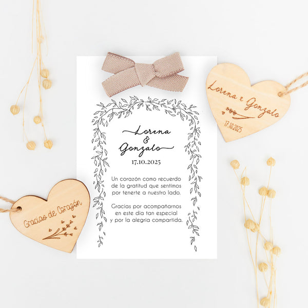 corazón de madera grabado con tarjeta de agradecimiento para invitados de Boda de la colección Bosque Secreto