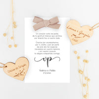 corazón de madera grabado con tarjeta de agradecimiento para invitados de Boda de la colección Eterna