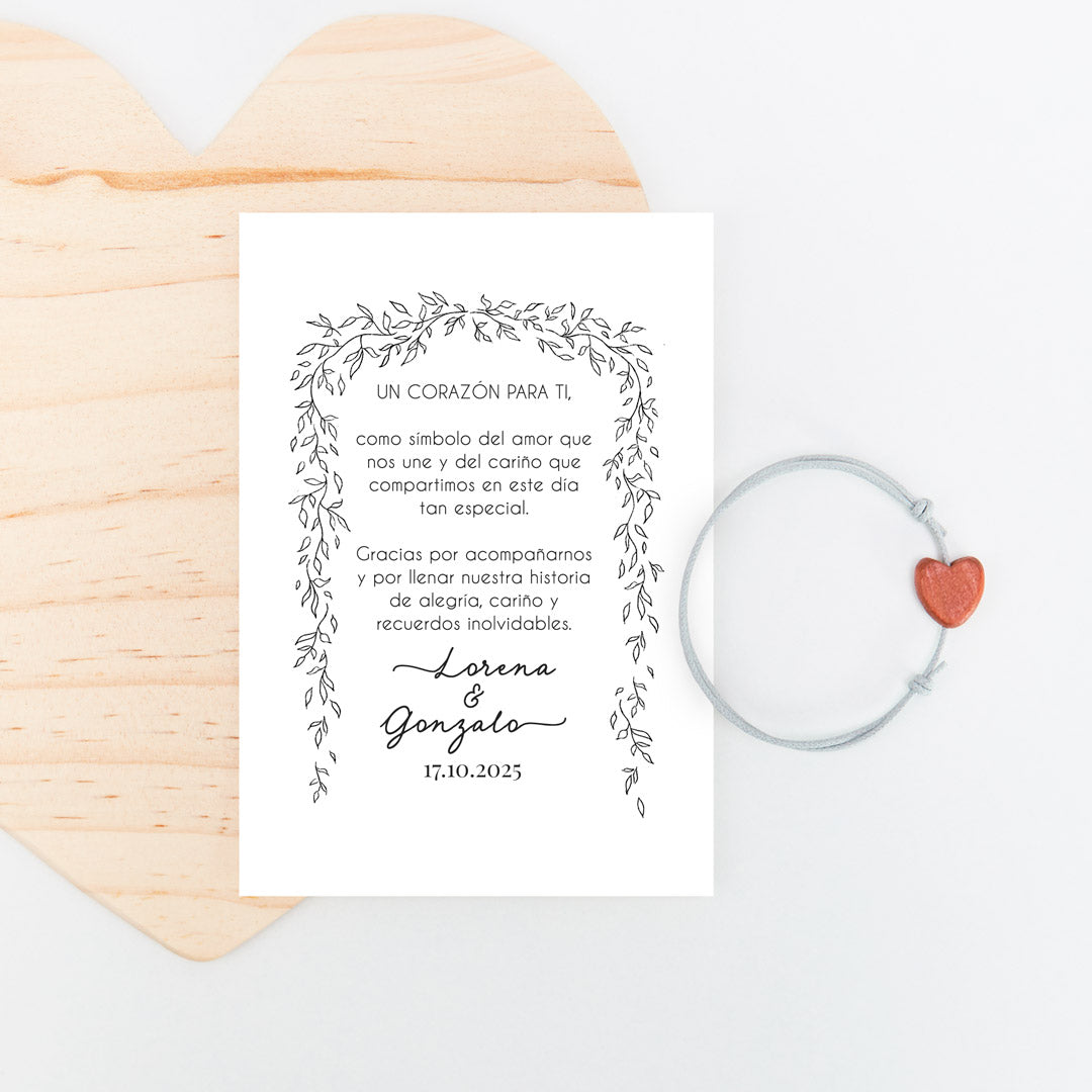 pulsera con tarjeta corazón para invitados de boda de la colección Bosque Secreto