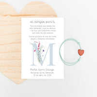 pulsera en tarjeta corazón para invitados de comunión con diseño de la colección inicial. 