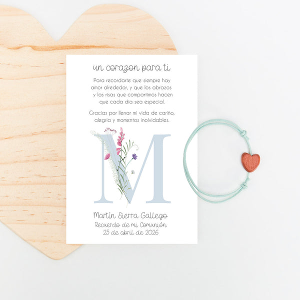 pulsera en tarjeta corazón para invitados de comunión con diseño de la colección inicial. 