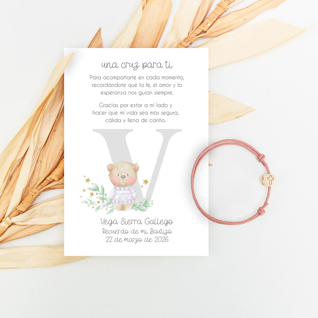 Pulsera con tarjeta cruz para invitados de bautizo con diseño de inicial. 