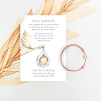 Pulsera con tarjeta cruz para invitados de bautizo con diseño de cigüeña. 