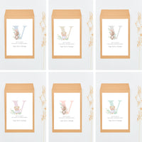 Opciones de diseño para los sobres de las pulseras cruz de la colección inicial para invitados de bautizo.