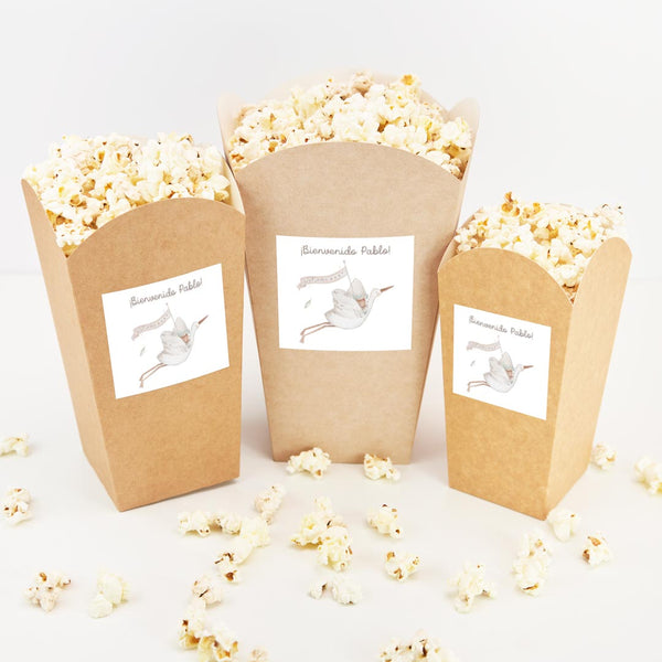 Cubo de palomitas y chuches personalizado temática fiesta de nacimiento con cigüeña ilustrada para mesa dulce
