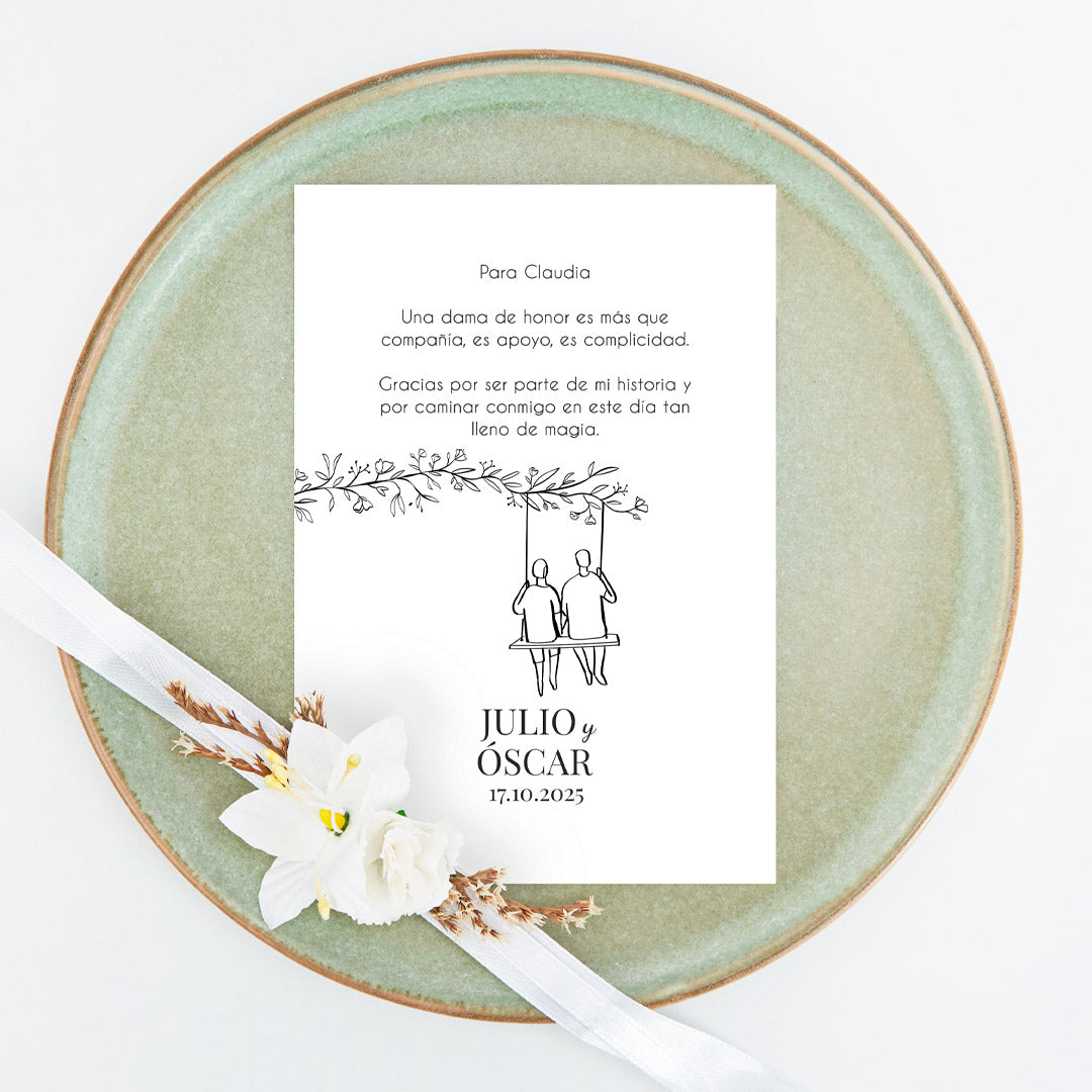 corazón de madera grabado con tarjeta de agradecimiento para damas de honor de Boda de la colección Susurros con diseño de chico y chico