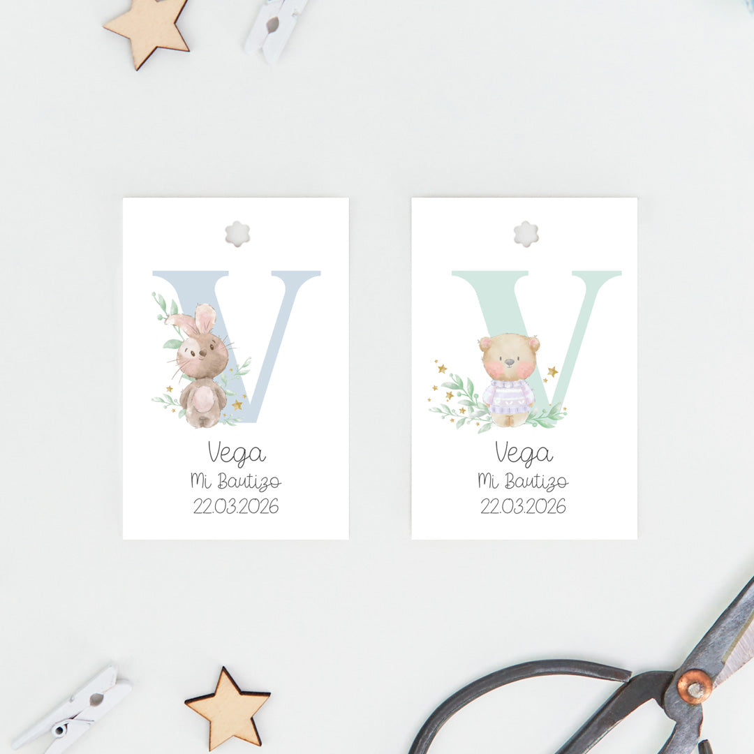 Pack de 15 etiquetas o pegatinas personalizadas de bautizo colección Inicial Bebé, diseño con inicial y osito o conejito en tonos suaves