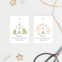 Pack de 15 etiquetas o pegatinas personalizadas de comunión colección Iglesia, diseño con iglesia rodeada de flores o ramas