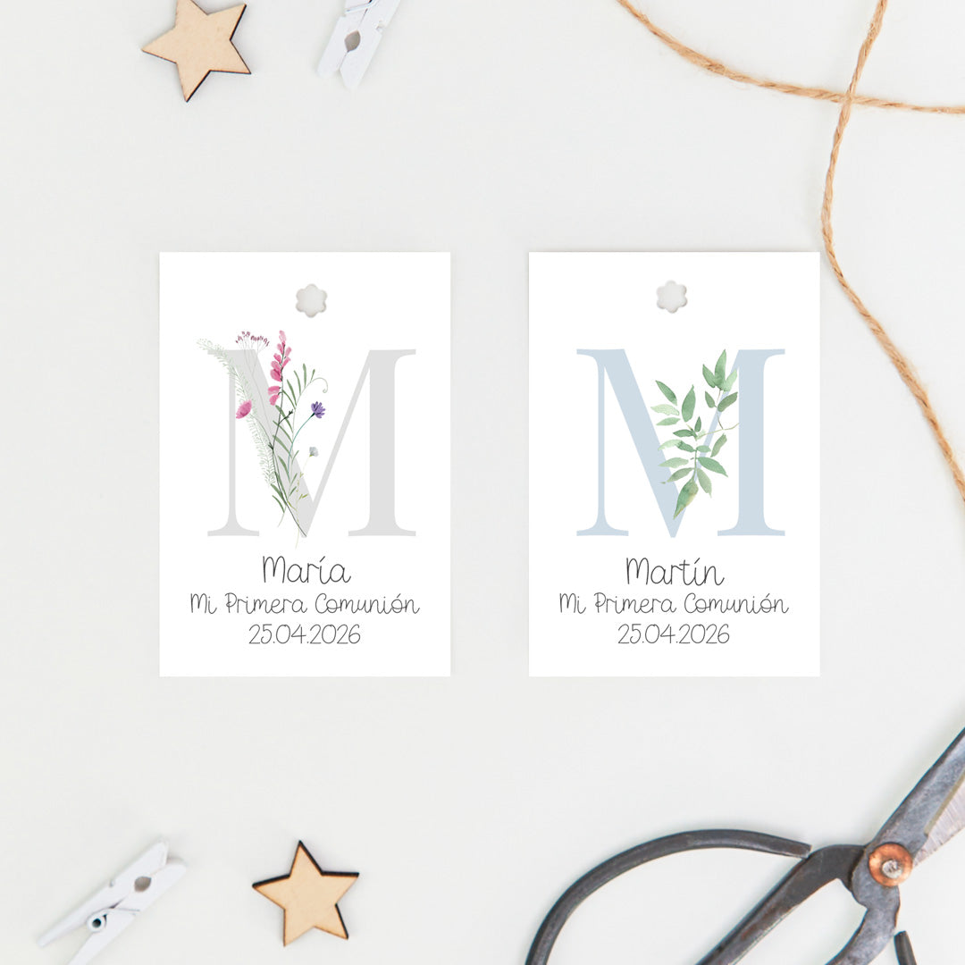 Pack de 15 etiquetas o pegatinas personalizadas de comunión colección Inicial, diseño con inicial y flores o rama de olivo en varios colores