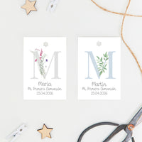 Pack de 15 etiquetas o pegatinas personalizadas de comunión colección Inicial, diseño con inicial y flores o rama de olivo en varios colores