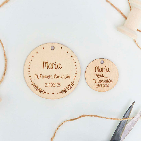 etiquetas de madera con grabado personalizado para comunión en dos tamaños