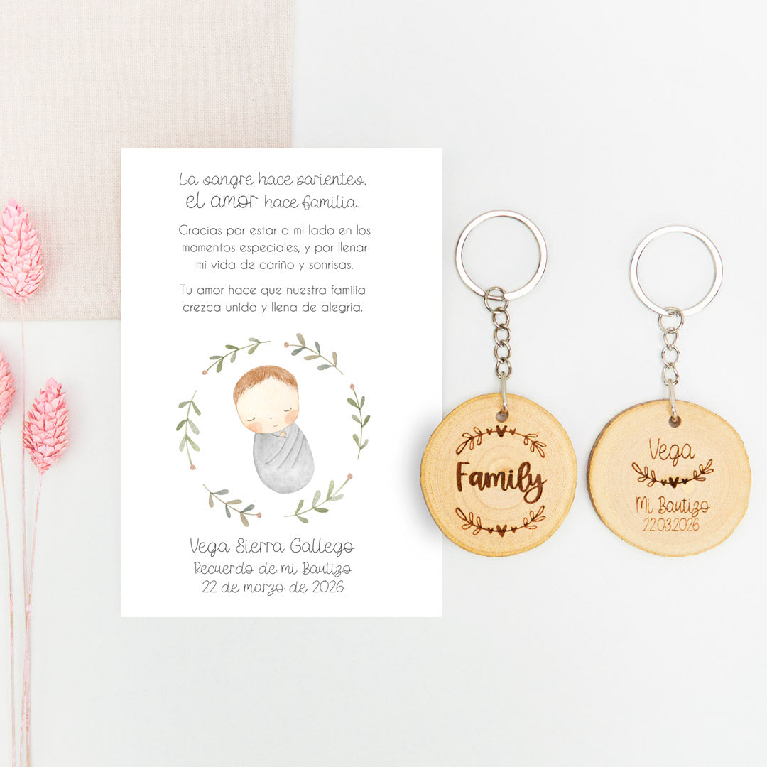 Llavero family con tarjeta de agradecimiento para invitados de bautizo de la colección Rosquito Bebé. 