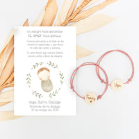 Pulsera con tarjeta family para invitados de bautizo con diseño de rosquito bebé. 