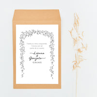 Sobre como envoltorio del llavero y pulsera Family para invitados de boda de la Colección Bosque Secreto. 