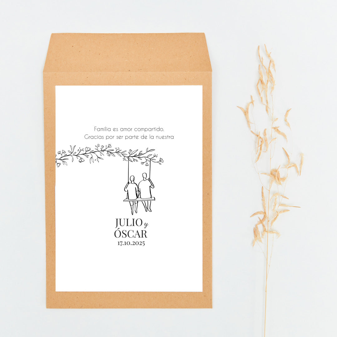 Sobre como envoltorio del llavero y pulsera Family para invitados de boda de la Colección Susurros. 