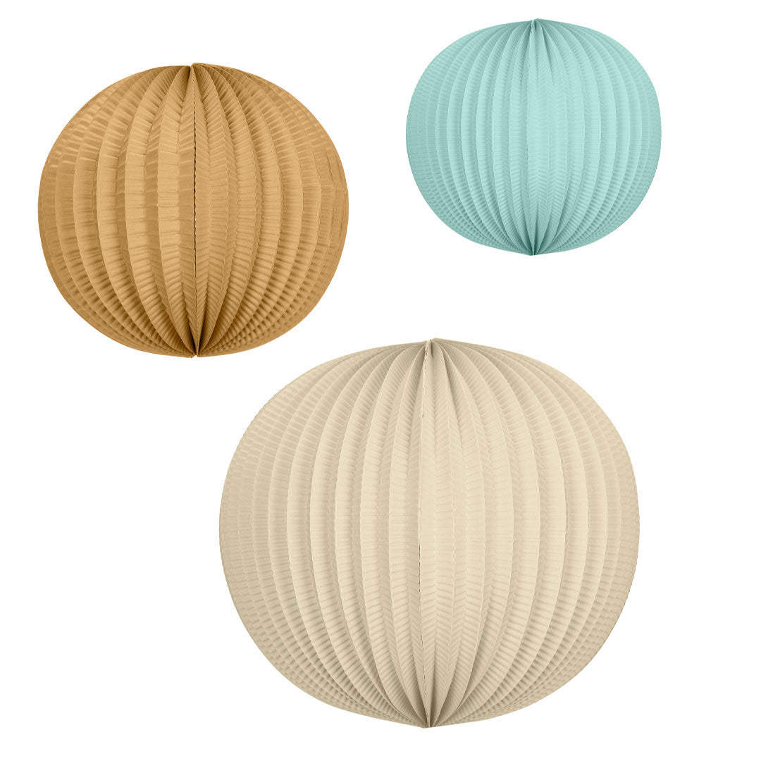 Set de 3 farolillos de papel acordeón en azul claro, marrón y crema, distintos tamaños