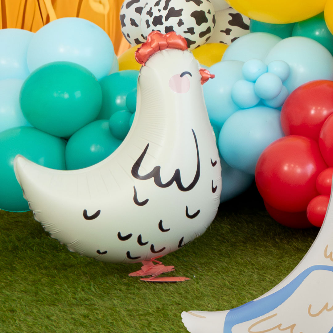 Globo foil gallina de pie en blanco con plumaje negro y cresta roja 45x42 cm