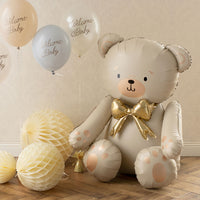Globo foil XL oso crema de pie en tono arena con lazo dorado 75x84 cm