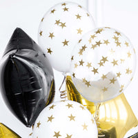 Globos blancos de 30 cm con estampado de estrellas en dorado o plata. Decoración elegante para celebraciones.