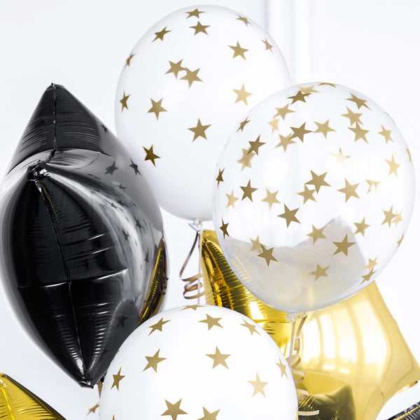 Globos blancos de 30 cm con estampado de estrellas en dorado o plata. Decoración elegante para celebraciones.