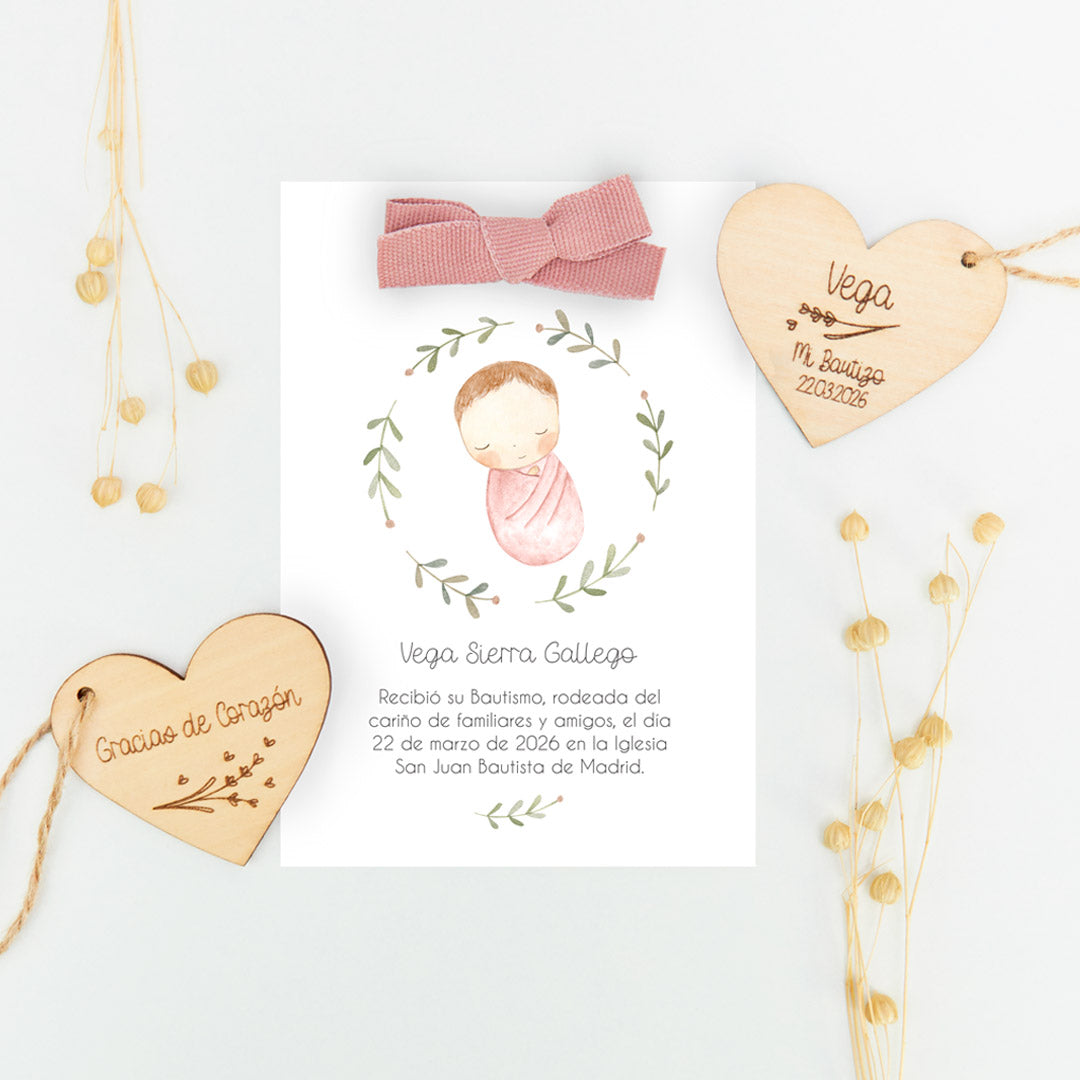 corazón de madera grabado con recordatorio para invitados de bautizo de la colección Rosquito Bebé
