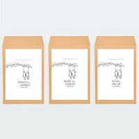 opciones del sobre de la tarjeta de agradecimiento con corazón de madera para invitados de boda de la colección Susurros. 