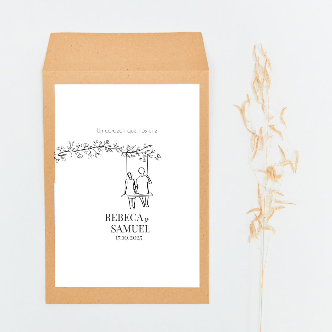 sobre de la tarjeta de agradecimiento con corazón de madera para invitados de boda de la colección Susurros. 