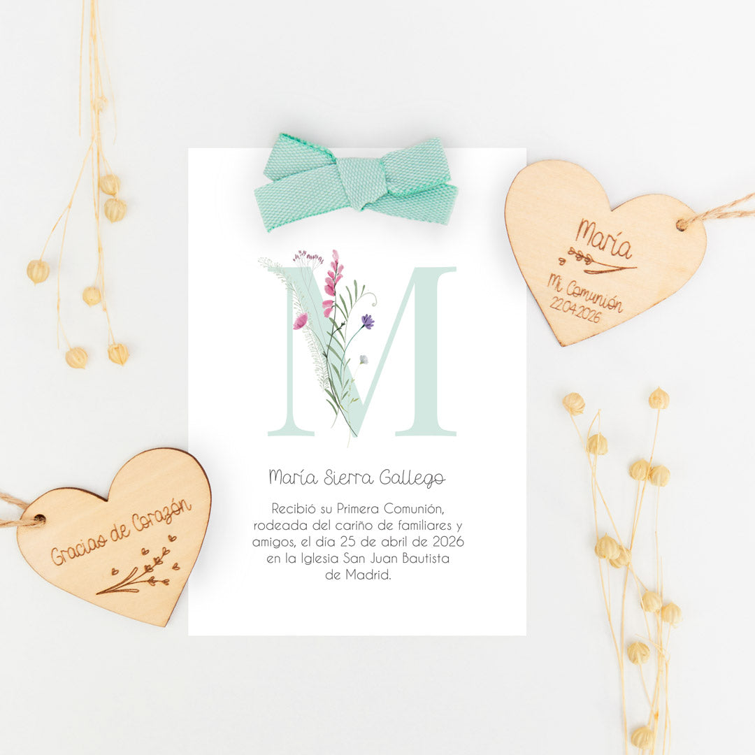 corazón de madera grabado con recordatorio para invitados de comunión de la colección Inicial