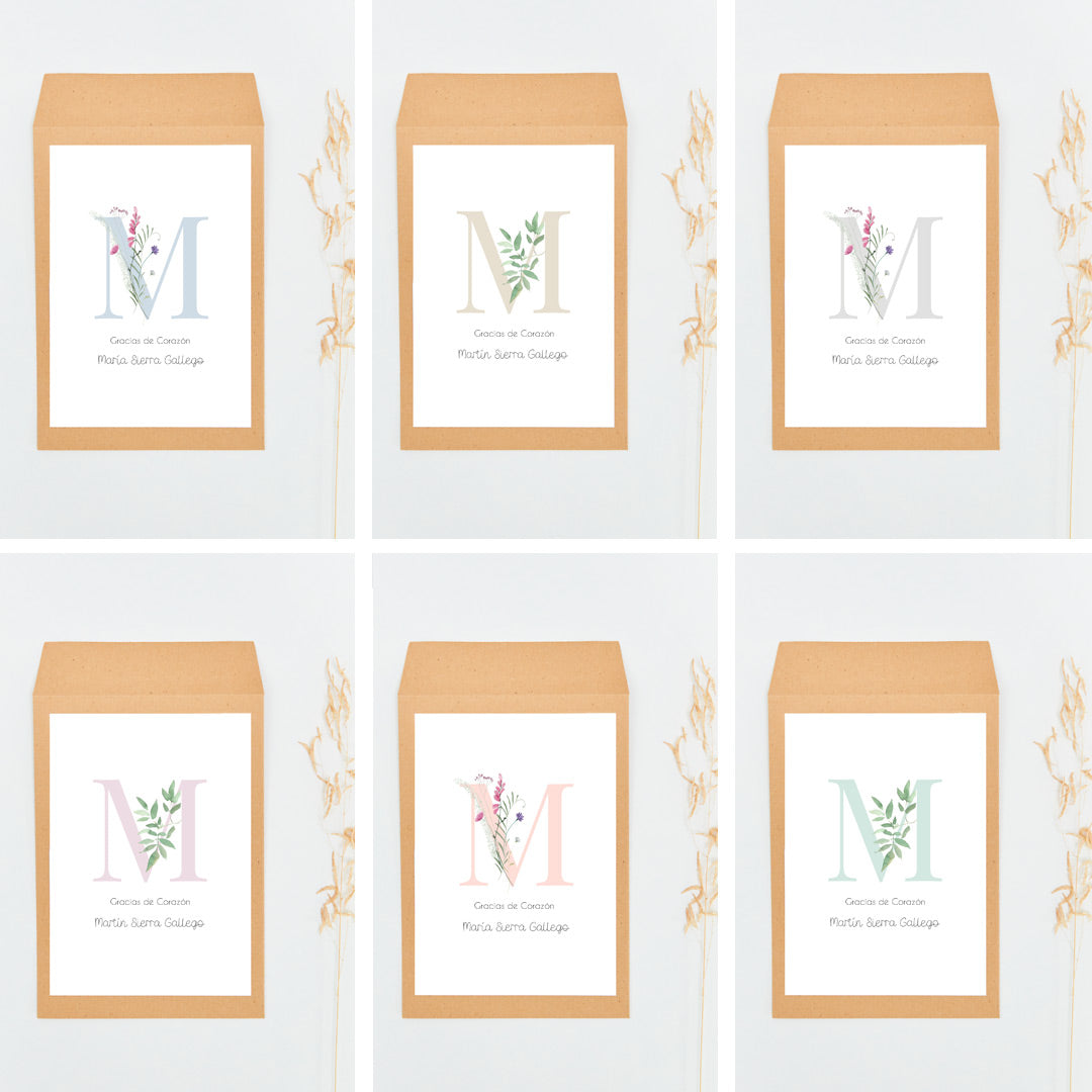 Opciones de diseño, de la colección inicial, para los sobres de las tarjetas con corazón para invitados de comunión.