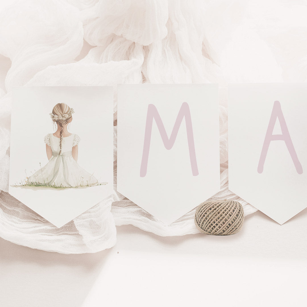 Guirnalda personalizada con el nombre de la Colección Boho Comunión, letras en color lila y banderines con ilustración de niño o niña.
