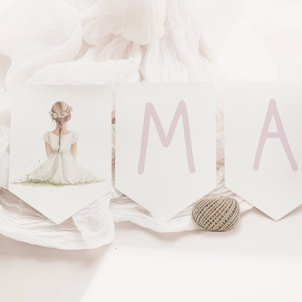 Guirnalda personalizada con el nombre de la Colección Boho Comunión, letras en color lila y banderines con ilustración de niño o niña.